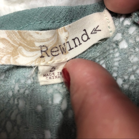 Rewind Green Floral Cold Shouldered Blouse with Lace Backing size Small - Picture 4 of 6